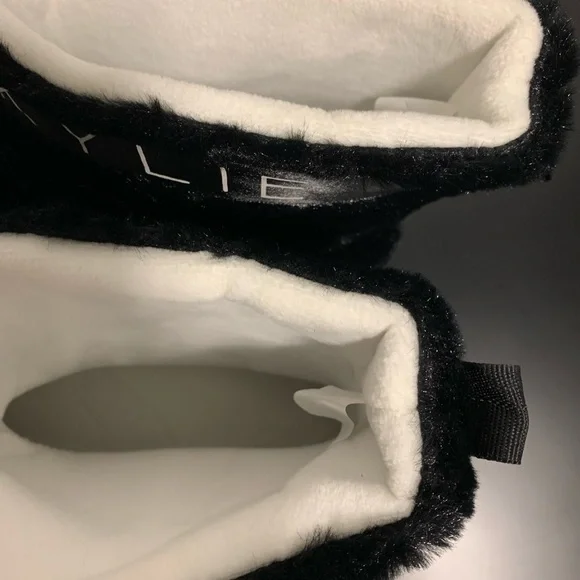 Slippers - Picture 4 of 8